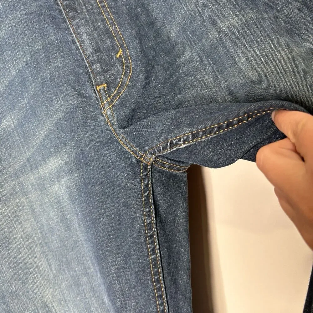 Levi's Jeans 541 Athletic Taper Fit Blue Denim Men Size W48 L34 measures 31.5